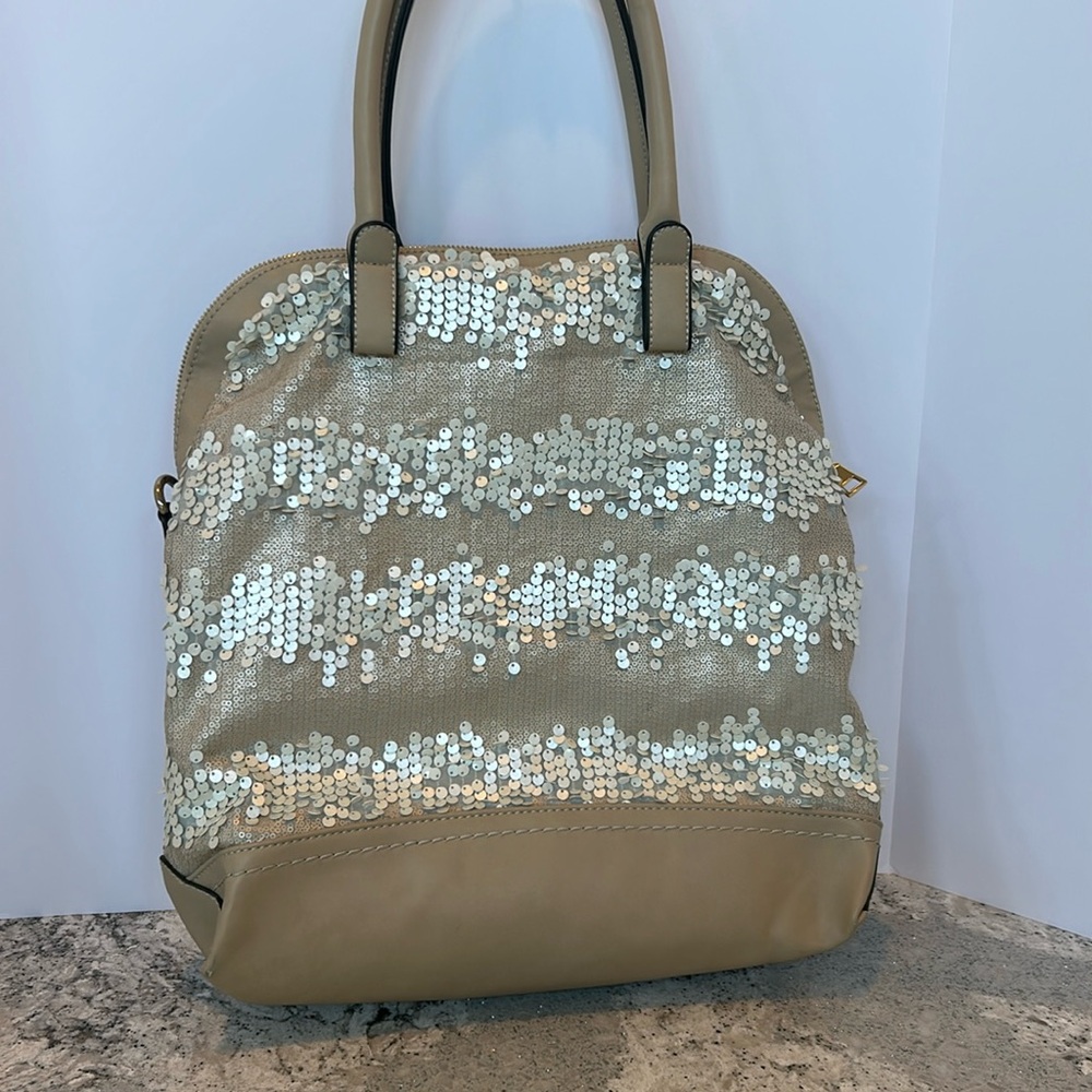 Gorgeous beachy hobo bag!